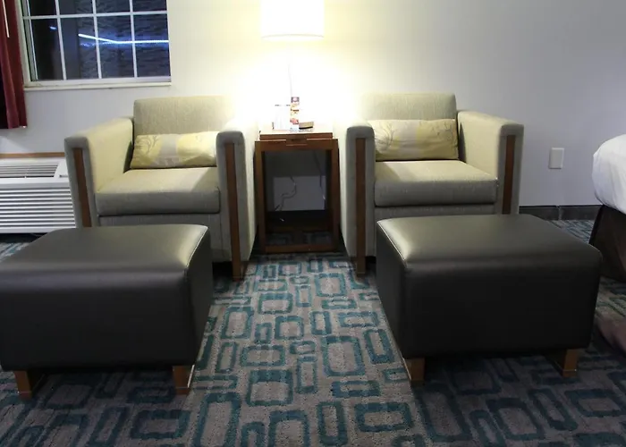 Westbridge Inn & Suites